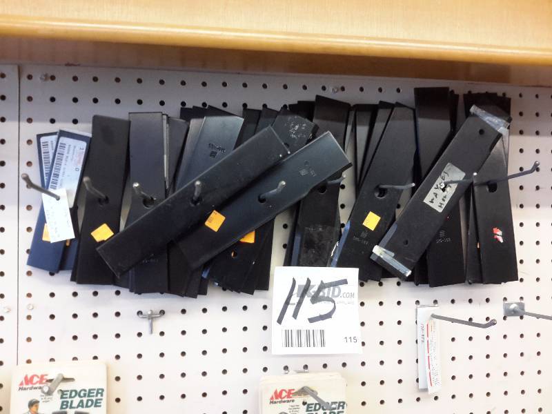 lot 115 image: Large lot of Edger Blades..