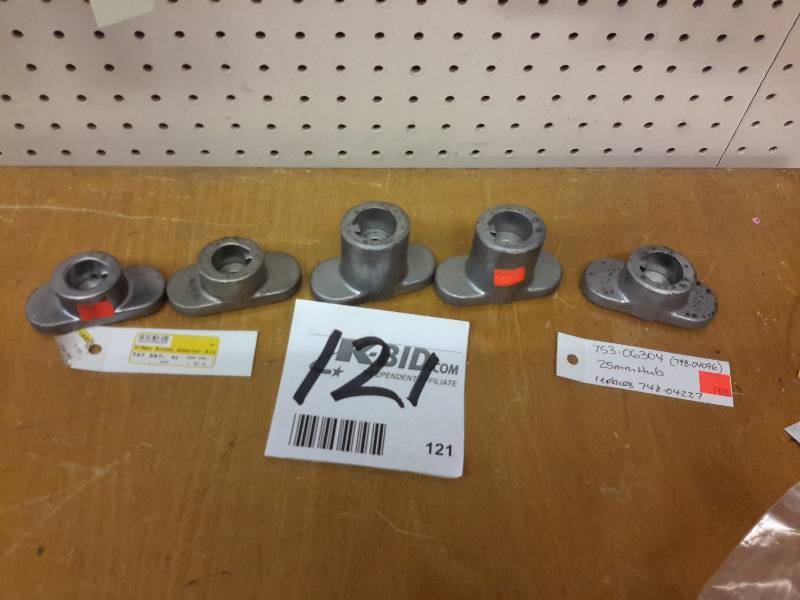 lot 121 image: Lot of Blade adapter kits