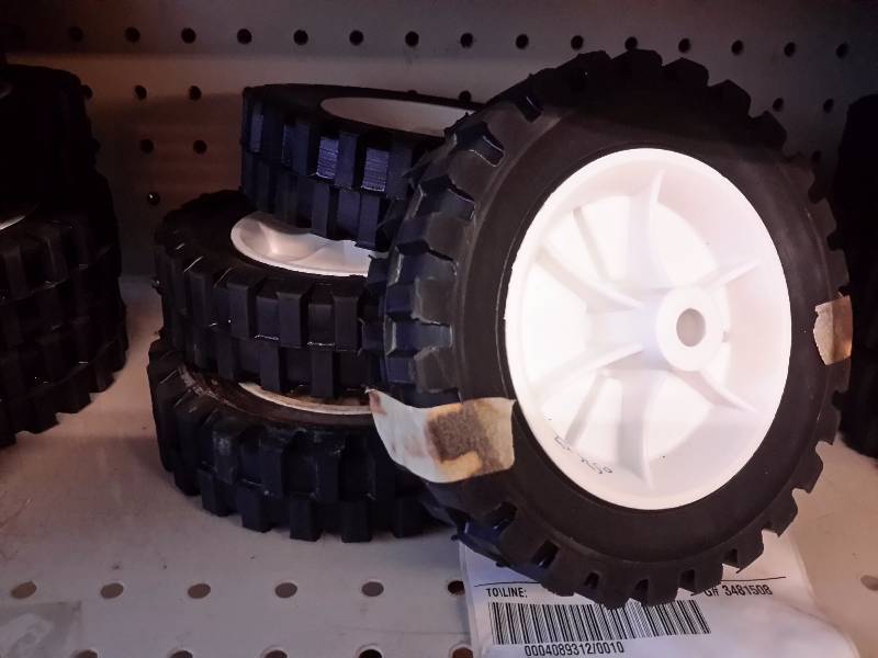 lot 32 image: 4, 23-3250 Wheels.. Not sure what it fits