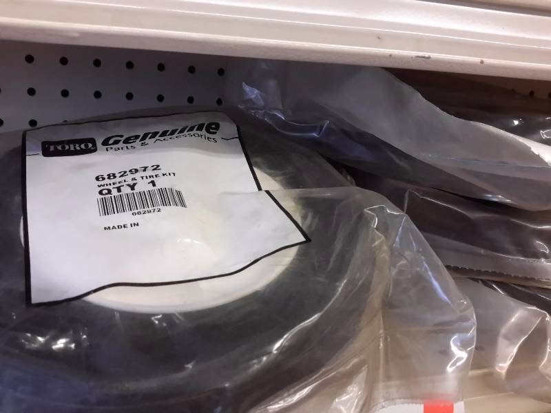 lot 34 image: 4, Tire kits.. Toro, No. 682972