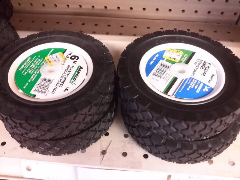 lot 50 image: 4, 6in Arnold replacement wheels