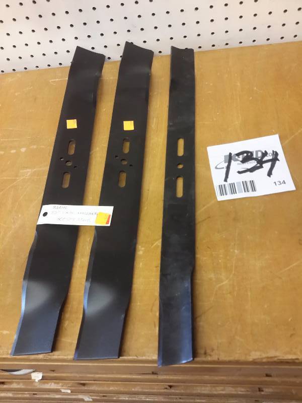 lot 134 image: Universal Mulcher Blades
