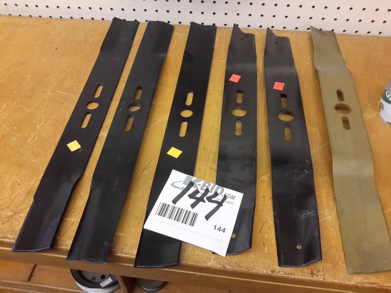 lot 144 image: 6 lawn mower blades