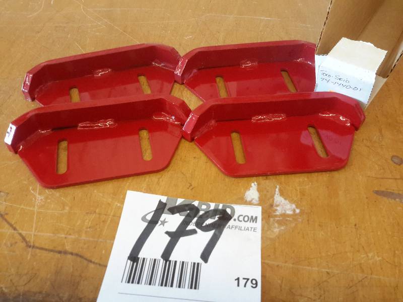 lot 179 image: 4 Toro Skids