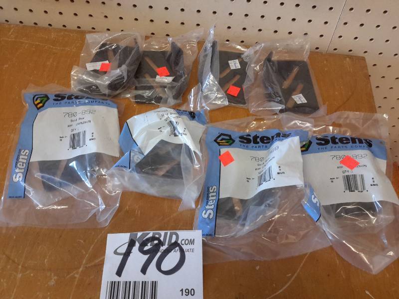 lot 190 image: Misc. Skid Shoe hardware..