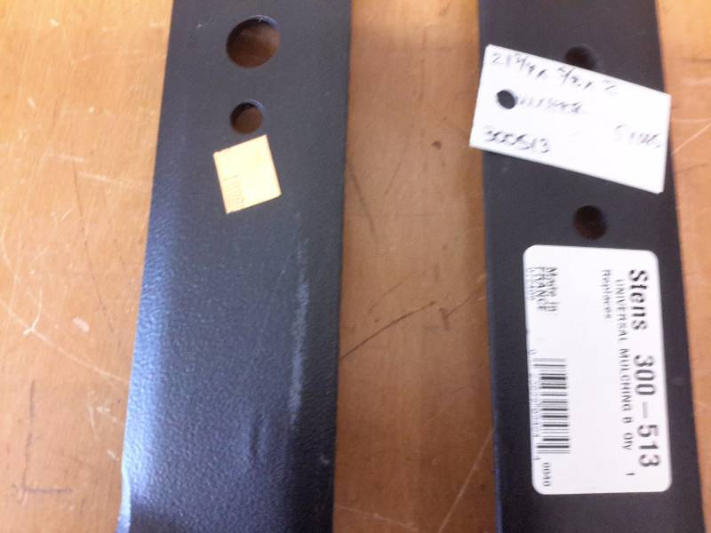 lot 162 image: 8 Misc sizes lawn mower blades
