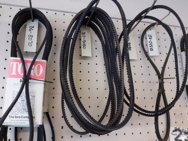 lot 220 image: Lot of cogedflat belts as pictured