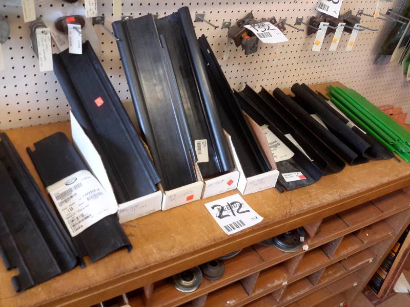 lot 212 image: Large lot of rear lawn mower FLAPS