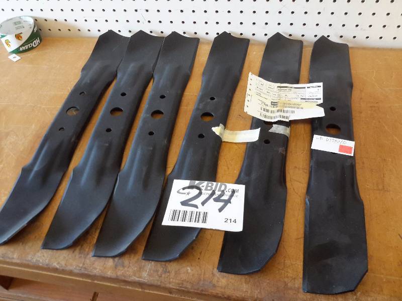 lot 214 image: Lot of mower blades with 1 in hole