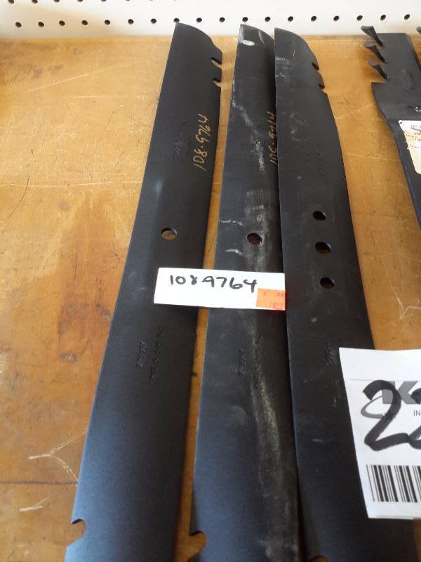 lot 224 image: 9 Mowermulcher blades