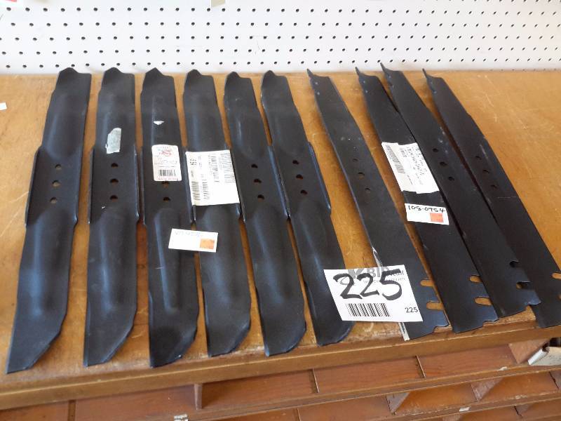lot 225 image: 10, Mowermulcher blades