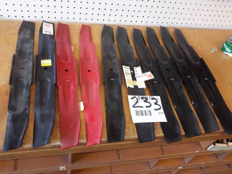 lot 233 image: 10, Lawn mowermulching blades