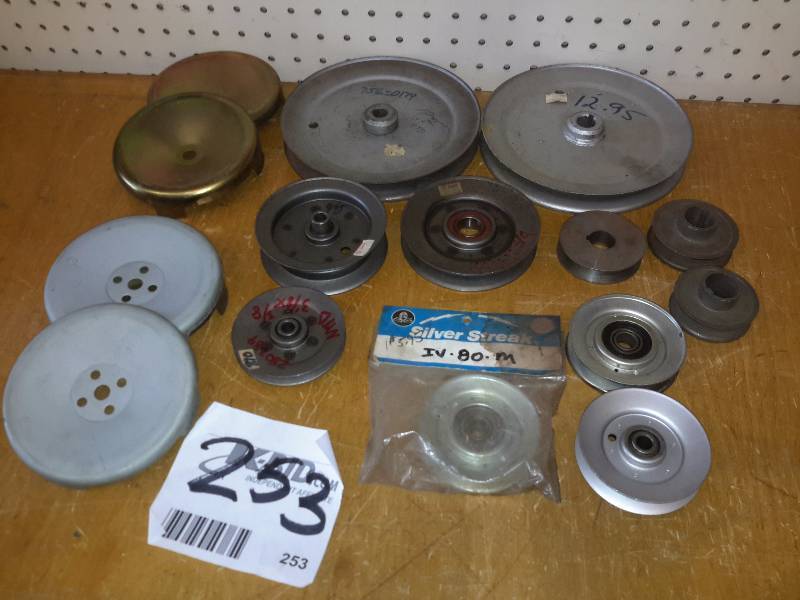 lot 253 image: Lot of pulleys and pulley covers as pictured