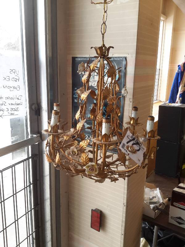 lot 10 image: 6 light Chandelier with roses..
