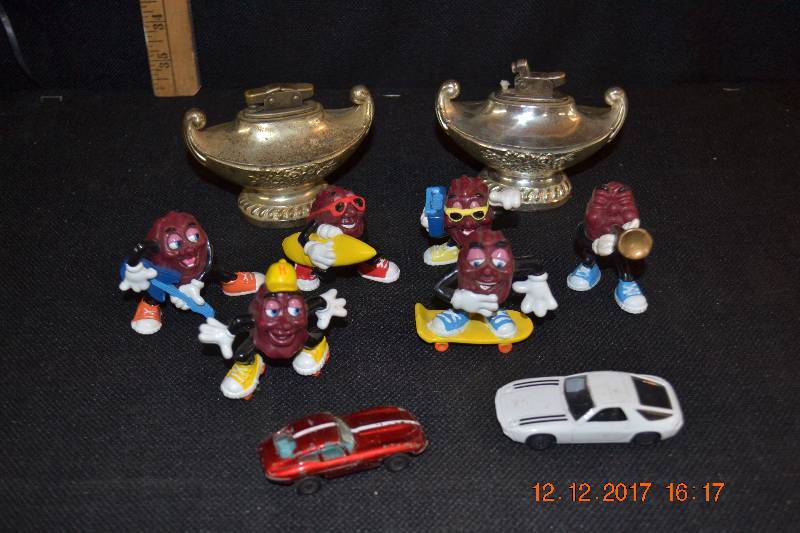 California Raisins, Cars and 2 Genie Lamplighters