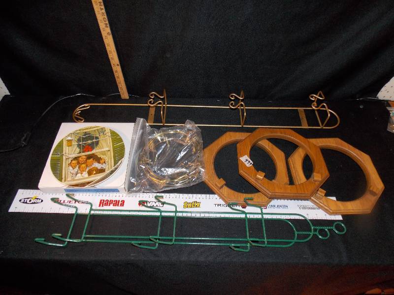 One Christmas Collector plate, 5 metal plate holders