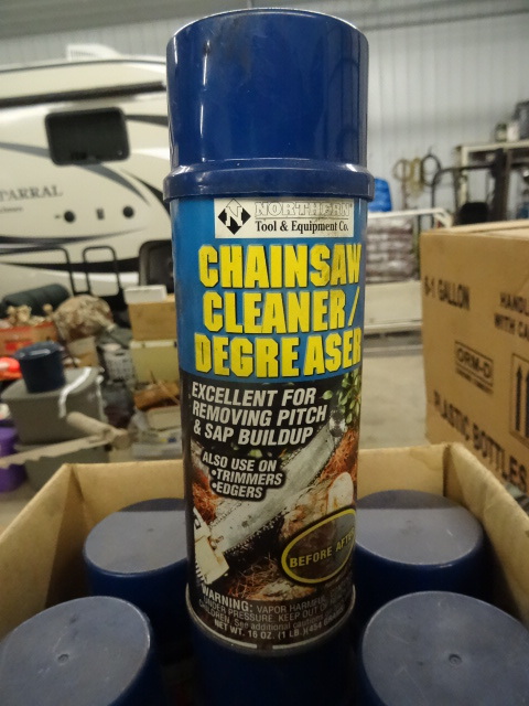 lot 4 image: 8 cans of chain saw cleaner degreas...