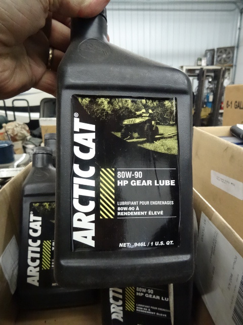 lot 5 image: 6 qts of Arctic cat 8090 gear lube...