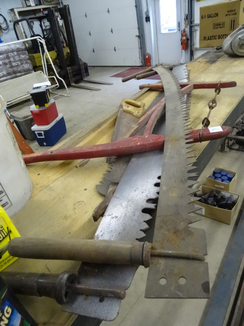 lot 7 image: 5 vintage saws. ...