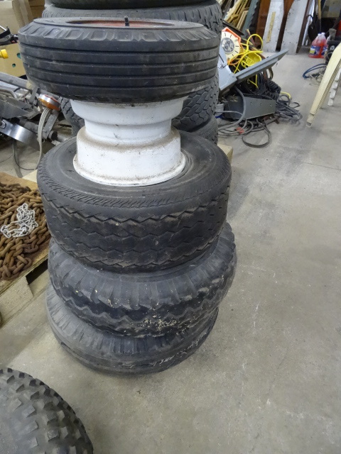 lot 16 image: 4 trailer tires with rims...