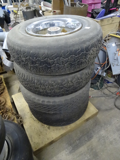 lot 17 image: 235 75R15 truck tires with rims. Ch...