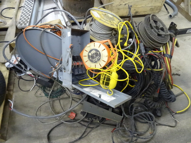 lot 18 image: Large pile of misc electrical wire ...
