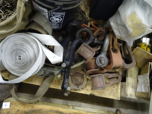 lot 45 image: Lot of misc straps and lifting eyes...