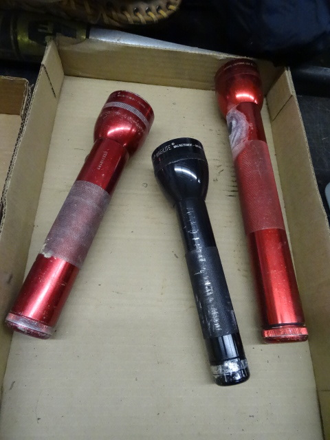 lot 51 image: 3 mag lite flash lites...