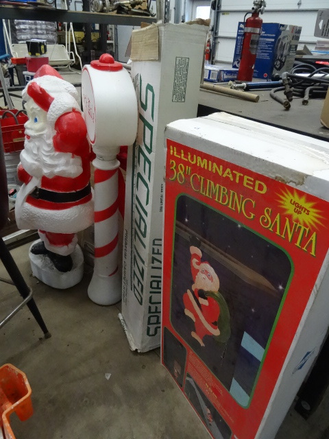 lot 68 image: Outdoor plastic Christmas dcor...