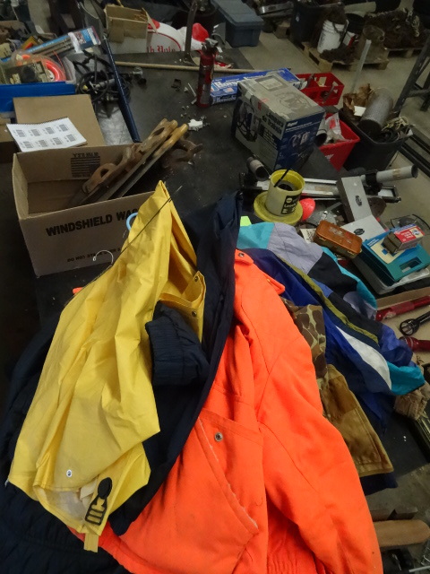 lot 70 image: Misc mens jackets. Hunting, snowmob...