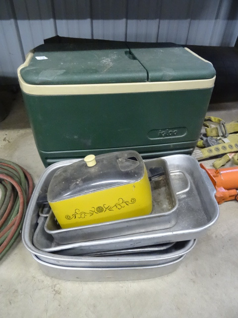 lot 86 image: Igloo cooler. Misc cake pans. ...