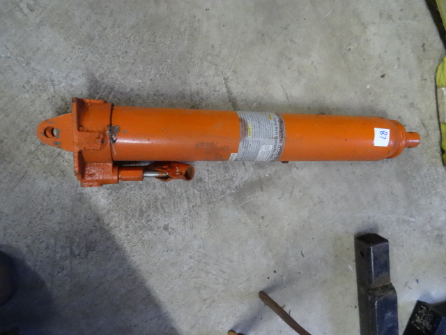 lot 87 image: Central hydraulics long ram hydraul...