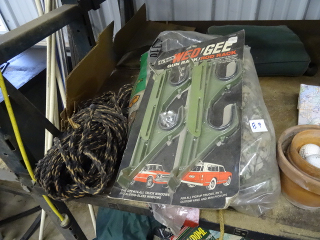 lot 89 image: Gun and rod rack. Rope. Camoflauge ...