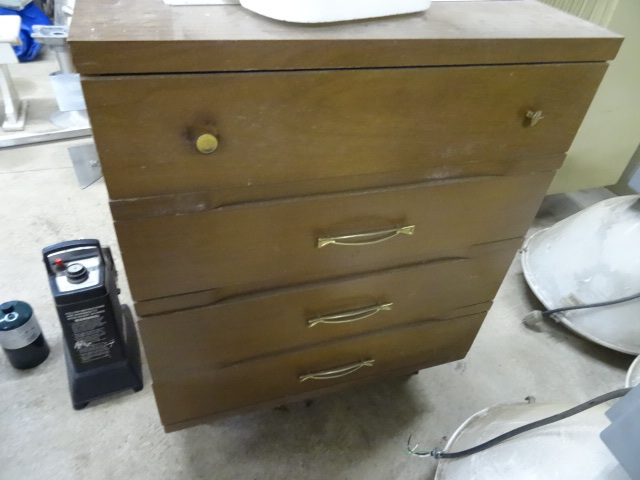 lot 105 image: 4 drawer vintage dresser. ...