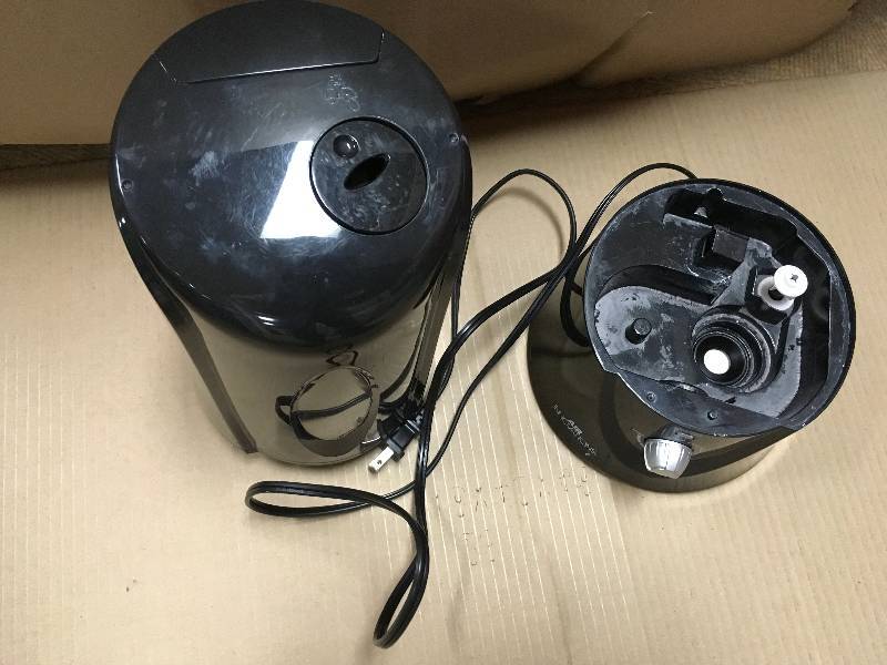 lot 6 image: Air Innovations MH-408 Clean Mist Ultrasonic Humidifier, Black in working conditions
