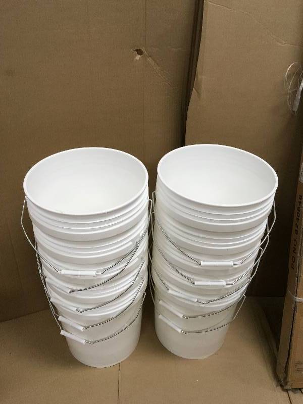 lot 28 image: Leaktite Plastic Pails 5 Gallon - Lot of 10