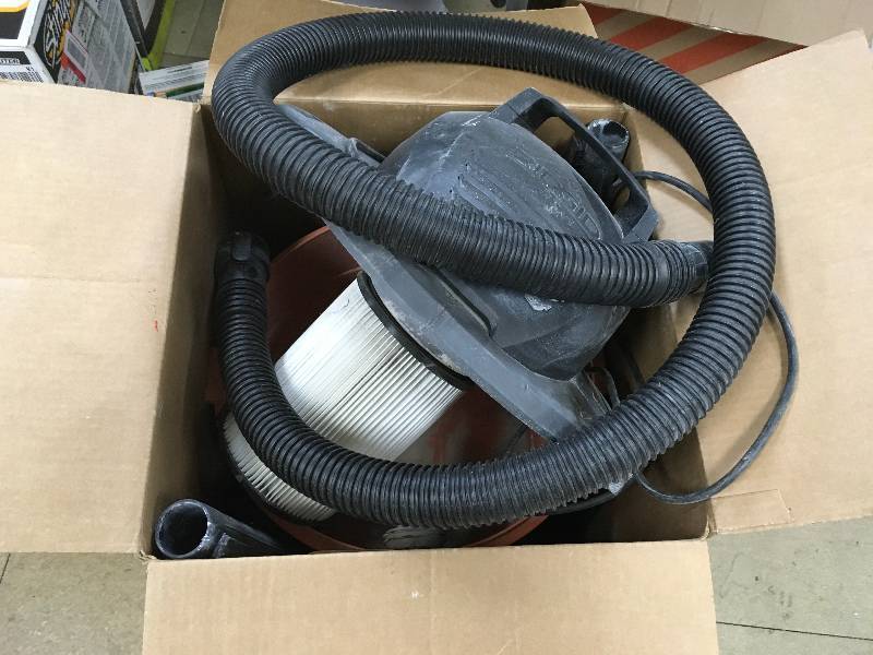 lot 36 image: Ridgid 9 Gallon WetDry Vac in working conditions