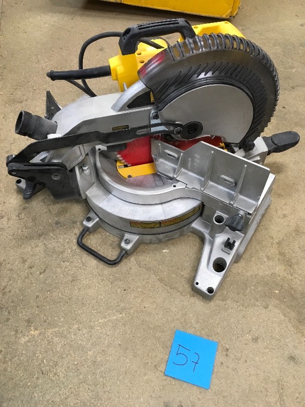 lot 57 image: Dewalt DW713 10 in Compound Miter saw used missing dust bag otherwise  in like new condition