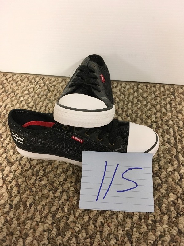 Levis Stan Buck C size 4 New