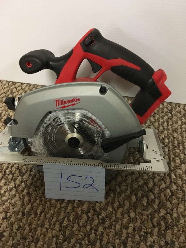 Milwaukee 6 12 circular saw used in working condition