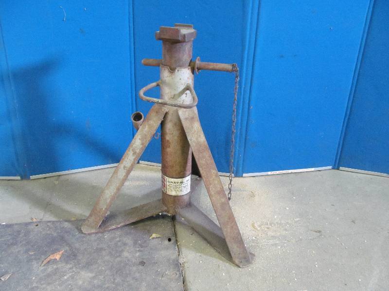 lot 5 image: jack stand