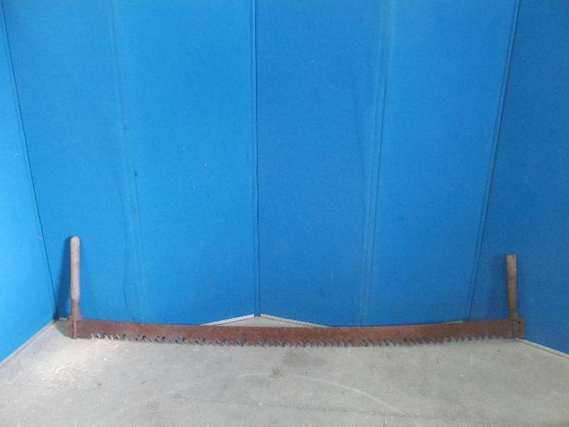 lot 9 image: vintage saw