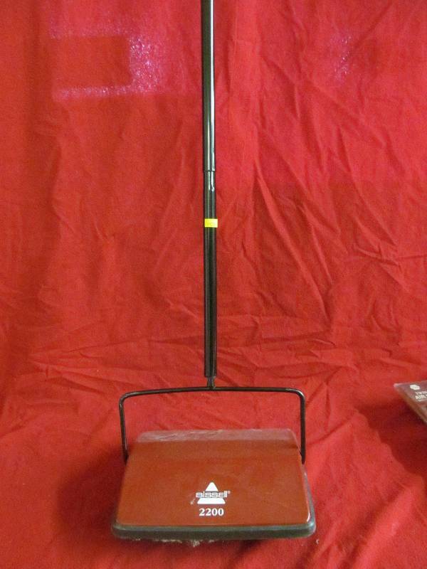 lot 13 image: Bissell 2200 sweeper