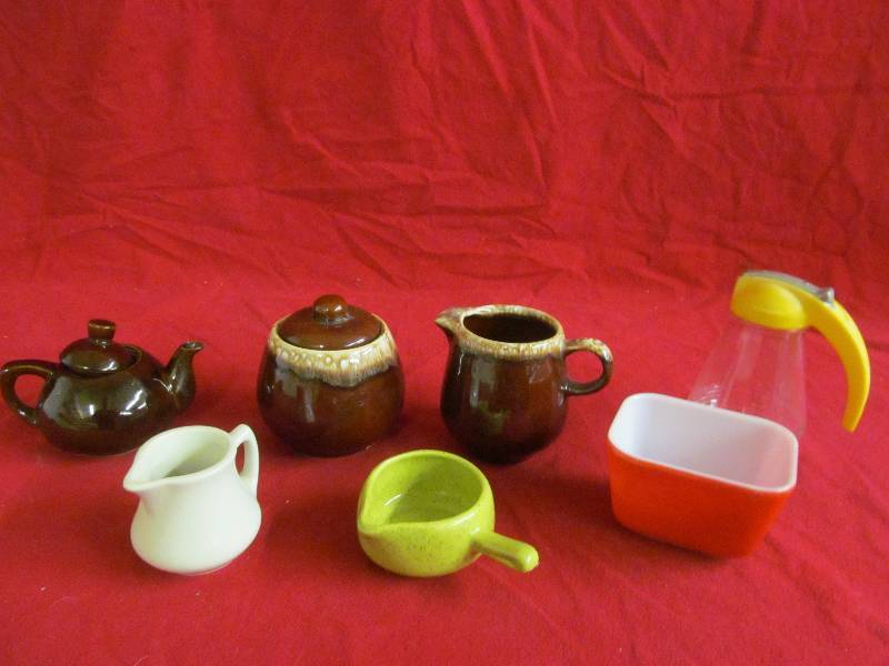 lot 32 image: Mc coy serving containers