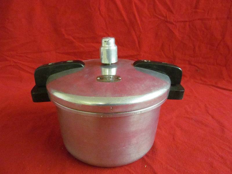 lot 34 image: Magic Seal pressure Cooker