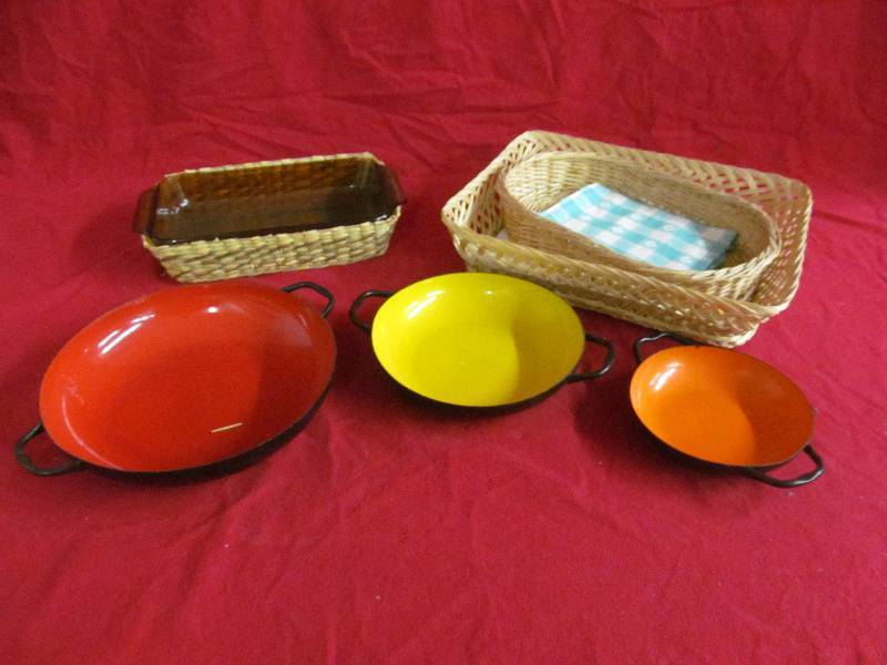 lot 36 image: serving dishes