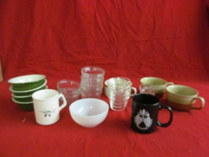 lot 39 image: collectibles dishes