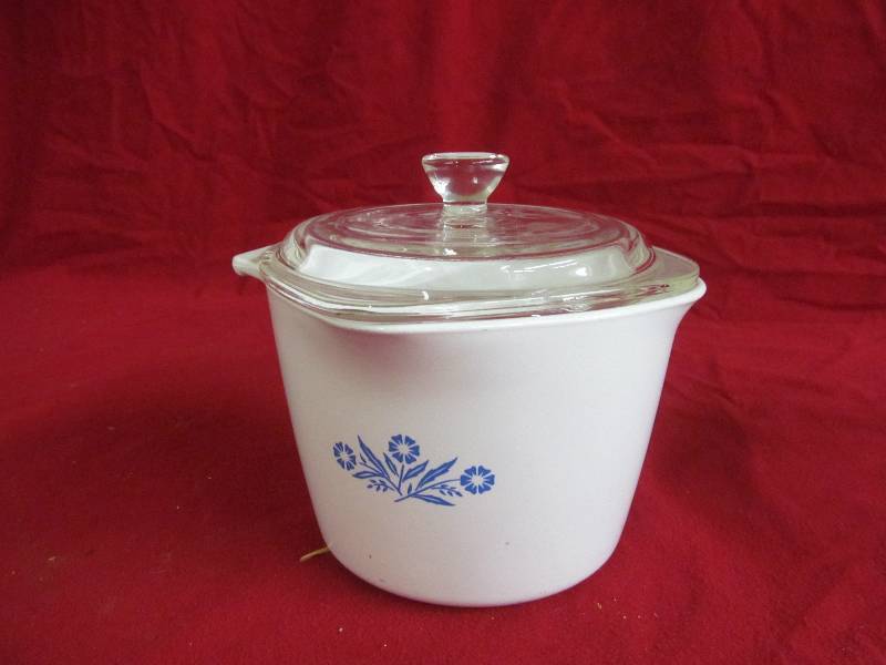 lot 46 image: Corningware dish
