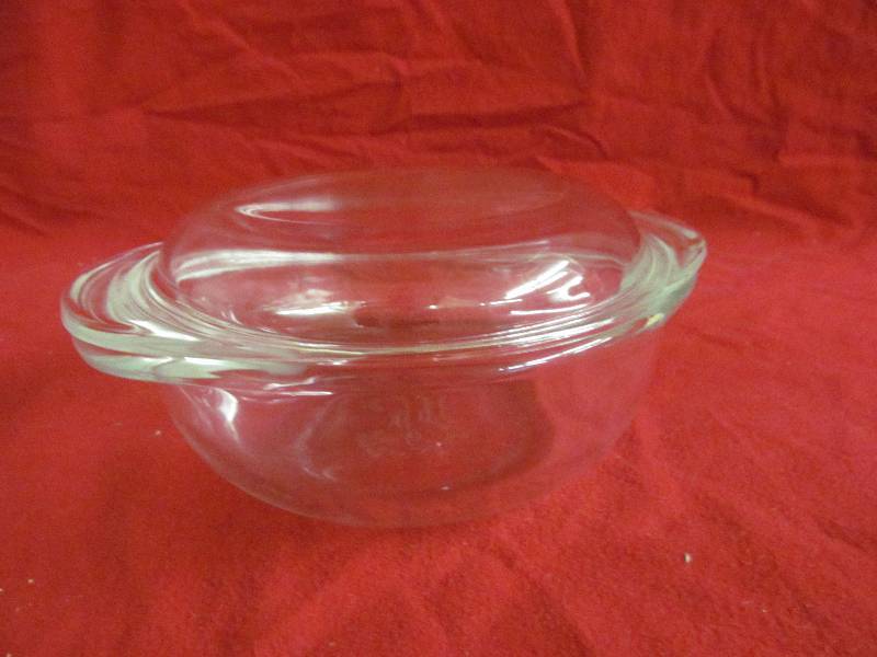 lot 47 image: Pyrex bowls