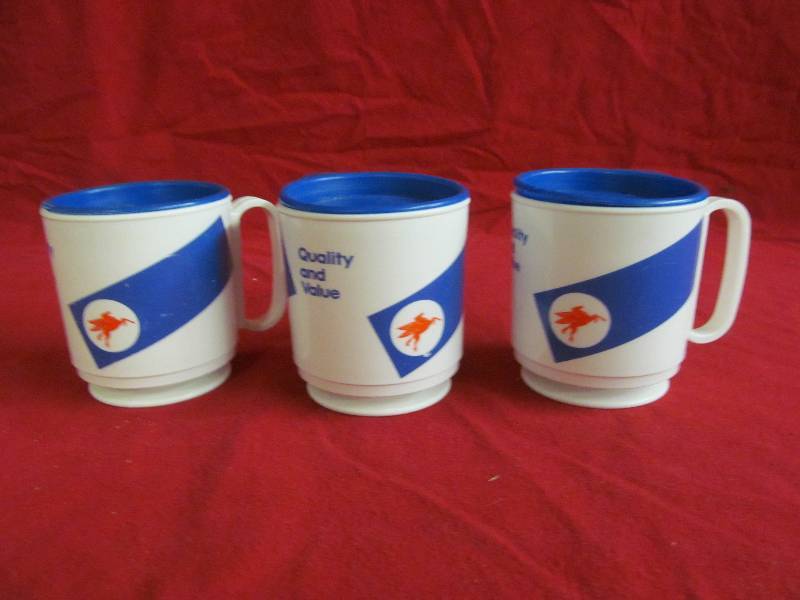 lot 58 image: vintage mobile travel cups